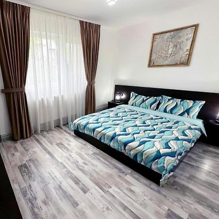 Comfort Apartment Targoviste Buitenkant foto